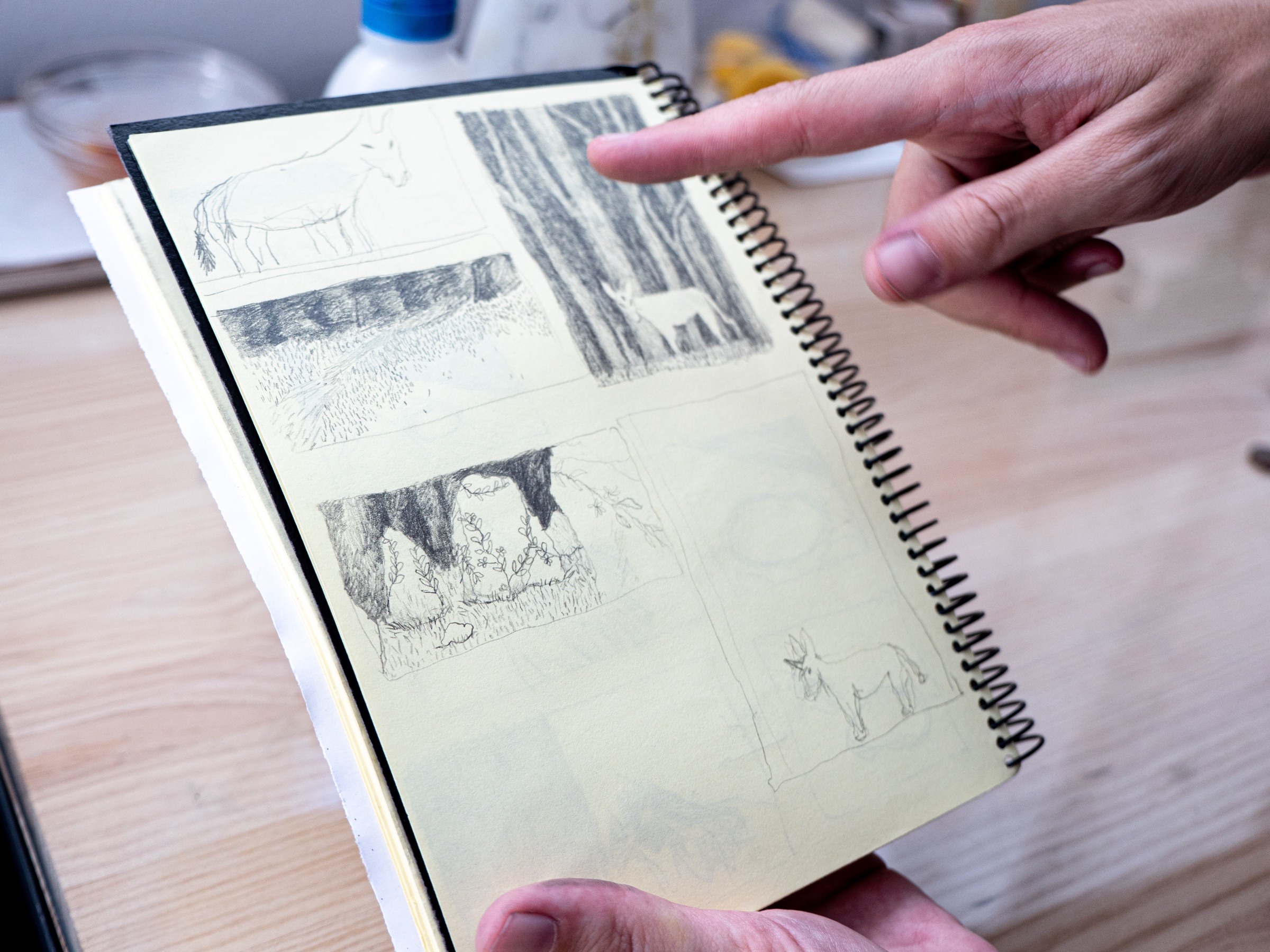 Proceso de dibujo y grabado durante el seminario Exploraciones al aguafuerte